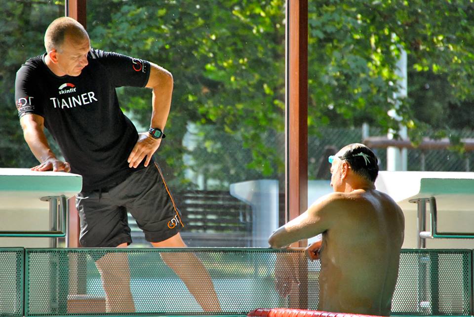 Headcoach Gerald Dygryn beim Schwimmtraining als Trainer